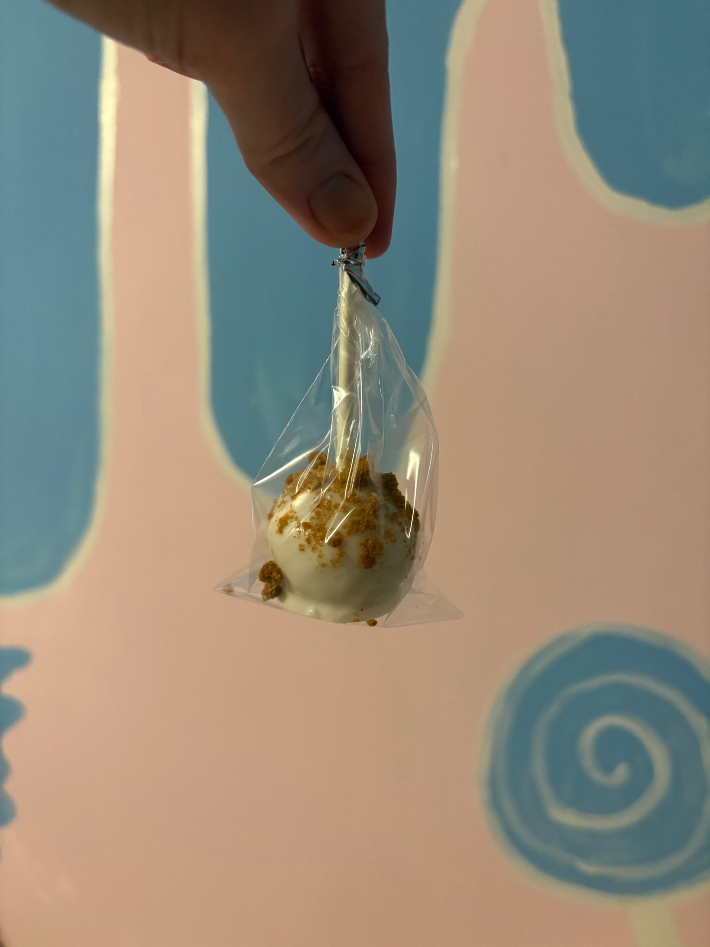 Kinder Biscoff cake pop!